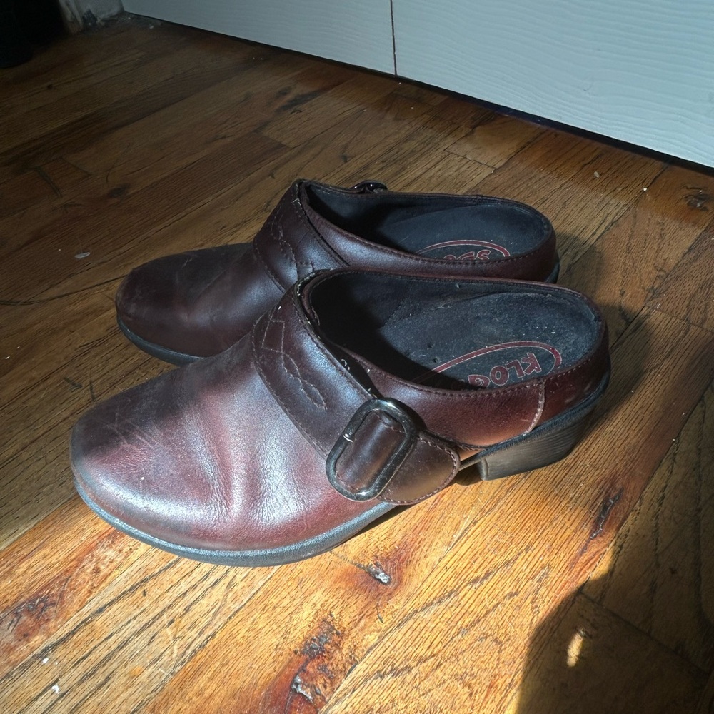 Brown Leather Clogs with Buckle